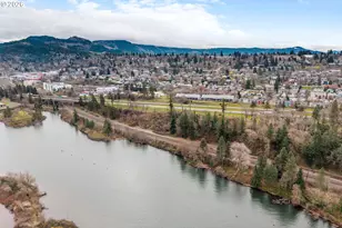 301 N 15th St, Hood River, OR 97031 - Photo 22