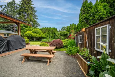 143 Ferndale Dr, Eugene, OR 97404 - Photo 32