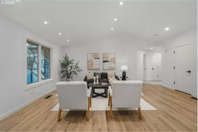 257 SW Nancy Cir, Gresham, OR 97030 - Photo 4