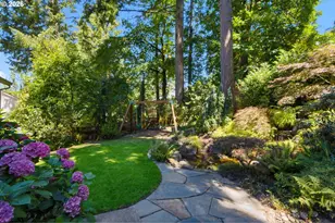 808 SW Regency Terrace, Portland, OR 97225 - Photo 28