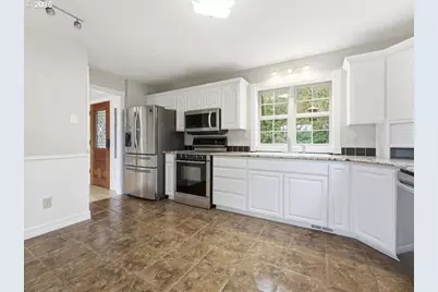 511 S Center St, Oregon City, OR 97045 - Photo 8