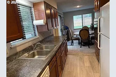 1005 Maple St, Myrtle Point, OR 97458 - Photo 10