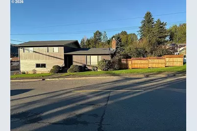1005 Maple St, Myrtle Point, OR 97458 - Photo 1