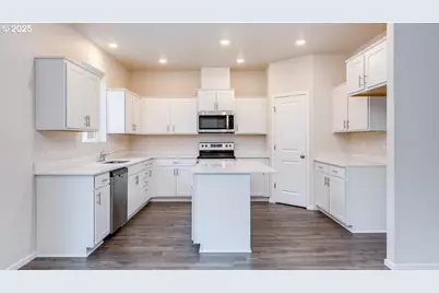 9283 SE Crystal Rose St, Happy Valley, OR 97086 - Photo 4