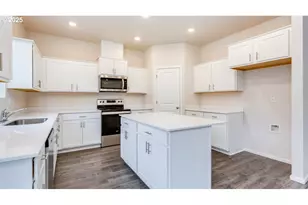 9283 SE Crystal Rose St, Happy Valley, OR 97086 - Photo 6