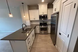 7465 SE Kinnaman St, Hillsboro, OR 97123 - Photo 12