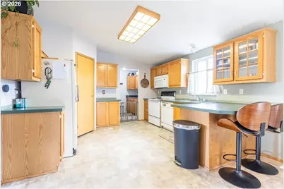 10500 W 5th St, Island City, OR 97850 - Photo 4