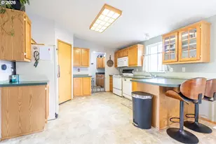 10500 W 5th St, Island City, OR 97850 - Photo 4