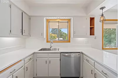 7307 SE Monroe St, Milwaukie, OR 97222 - Photo 6