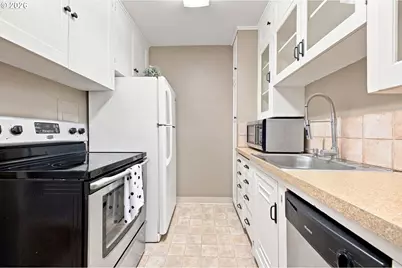 304 E 12th St #D, Vancouver, WA 98660 - Photo 12
