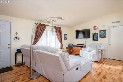 2957 W 10th St, The Dalles, OR 97058 - Photo 4