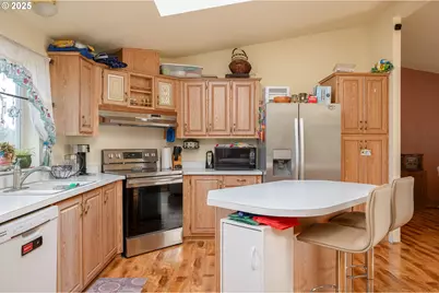 2957 W 10th St, The Dalles, OR 97058 - Photo 12