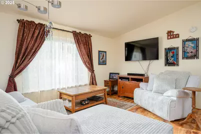 2957 W 10th St, The Dalles, OR 97058 - Photo 6