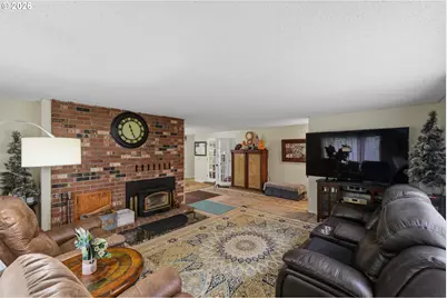 1945 Hazel St, Myrtle Point, OR 97458 - Photo 6