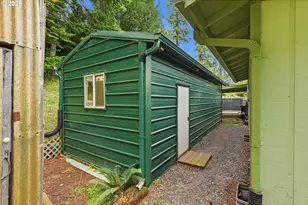 1945 Hazel St, Myrtle Point, OR 97458 - Photo 26