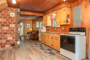 75721 E Road 28, Rhododendron, OR 97049 - Photo 10