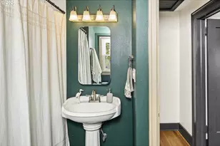 545 SE Peacock Ln, Portland, OR 97214 - Photo 32