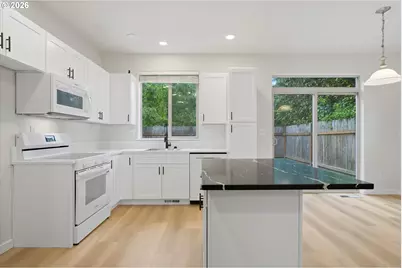 17413 SW Rose Petal Ln, Beaverton, OR 97003 - Photo 6