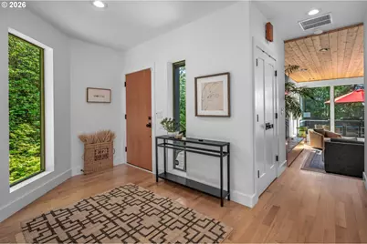 1373 SW Westwood Dr, Portland, OR 97239 - Photo 2
