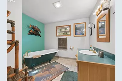 24990 E Tillicum St, Welches, OR 97067 - Photo 28