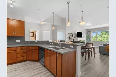 615 NW Lost Springs Ter #404, Portland, OR 97229 - Photo 8