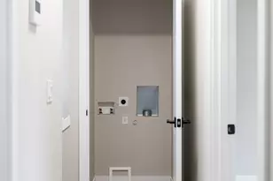 14372 SE Knight St, Portland, OR 97236 - Photo 4