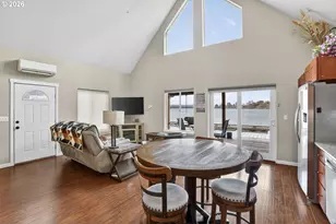 19609 NE Marine Dr, Portland, OR 97230 - Photo 14