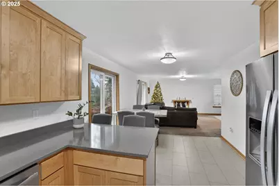 831 Virginia Cir, Clatskanie, OR 97016 - Photo 12