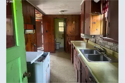 740 S Cammann St, Coos Bay, OR 97420 - Photo 6