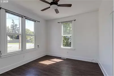 985 E College St, Mount Angel, OR 97362 - Photo 8