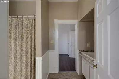 985 E College St, Mount Angel, OR 97362 - Photo 18