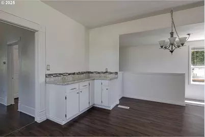 985 E College St, Mount Angel, OR 97362 - Photo 12