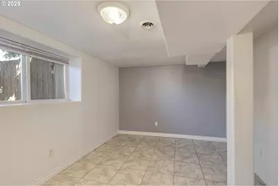 985 E College St, Mount Angel, OR 97362 - Photo 22