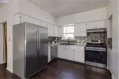 985 E College St, Mount Angel, OR 97362 - Photo 10