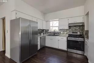 985 E College St, Mount Angel, OR 97362 - Photo 10