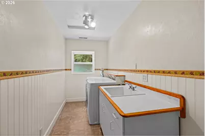 785 E 44th Ave, Eugene, OR 97405 - Photo 34