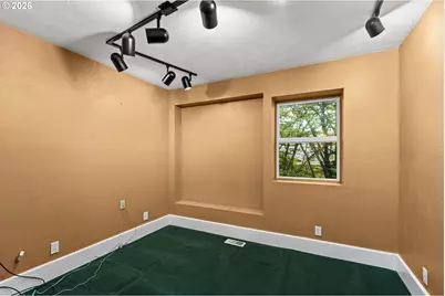 785 E 44th Ave, Eugene, OR 97405 - Photo 20