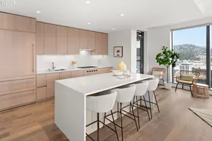 550 SW 10th Ave, Portland, OR 97205 - Photo 12