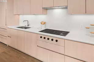 550 SW 10th Ave, Portland, OR 97205 - Photo 14