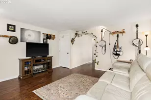 147 E 8th St, Lafayette, OR 97127 - Photo 6