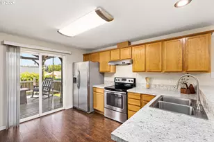 147 E 8th St, Lafayette, OR 97127 - Photo 10