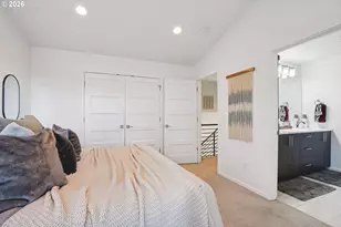 7081 SE Thorburn St, Portland, OR 97215 - Photo 26