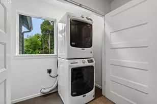 7081 SE Thorburn St, Portland, OR 97215 - Photo 32