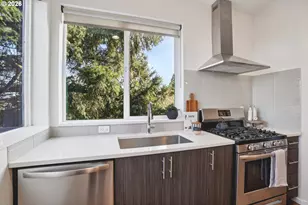 7081 SE Thorburn St, Portland, OR 97215 - Photo 12