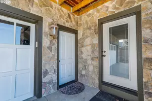 741 S 47th St, Springfield, OR 97478 - Photo 4