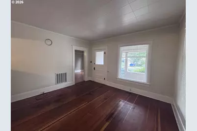 1616 NE Commercial Ave, Roseburg, OR 97470 - Photo 6
