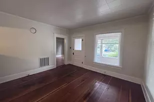 1616 NE Commercial Ave, Roseburg, OR 97470 - Photo 6