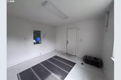 1616 NE Commercial Ave, Roseburg, OR 97470 - Photo 16