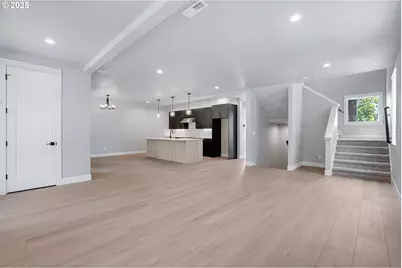 6026 SW 18th Dr, Portland, OR 97239 - Photo 8