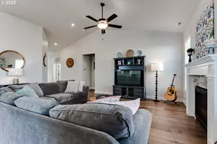 3266 Mountain Crk Ln, Springfield, OR 97478 - Photo 10